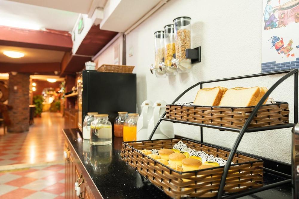 Nostalgia Hotel Beijing- Xidan Екстериор снимка